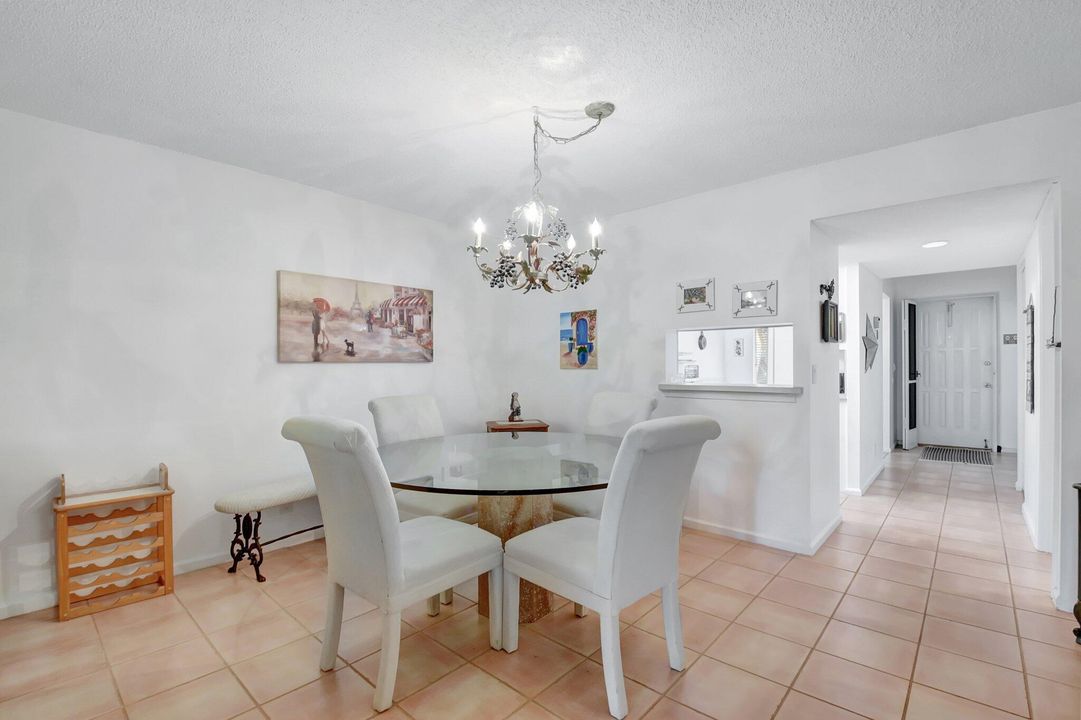 For Sale: $175,000 (2 beds, 2 baths, 1252 Square Feet)