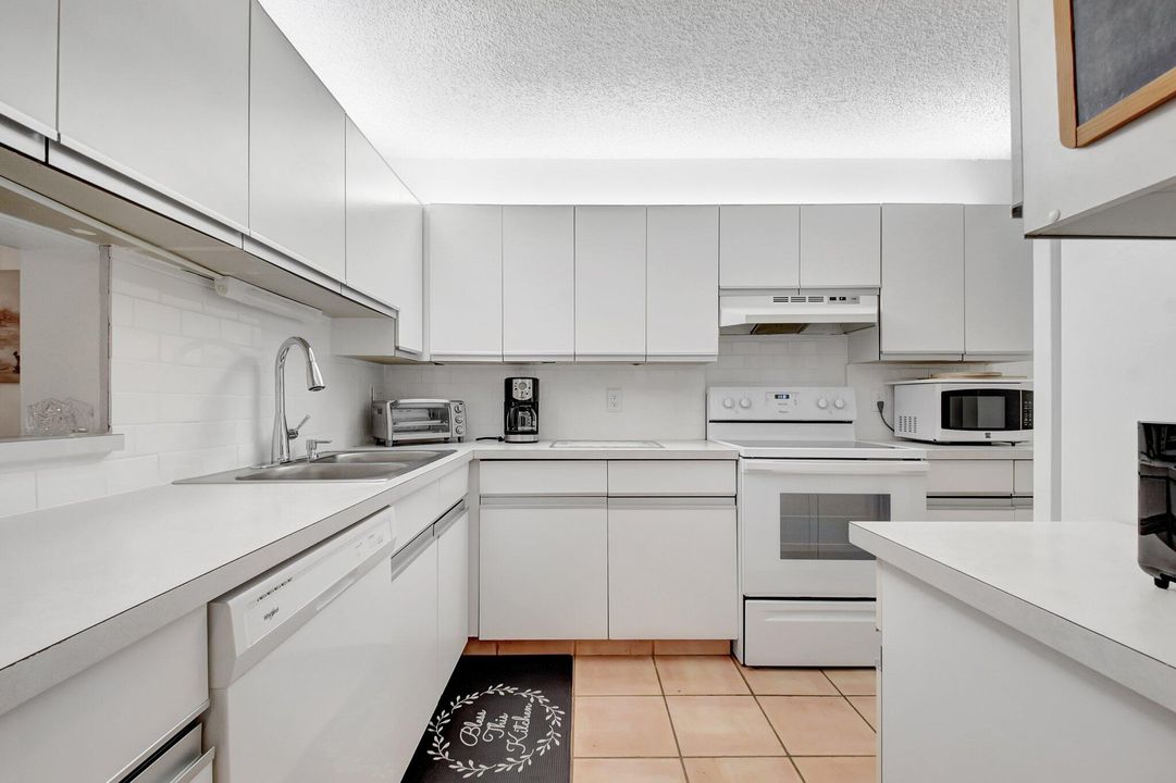 For Sale: $175,000 (2 beds, 2 baths, 1252 Square Feet)