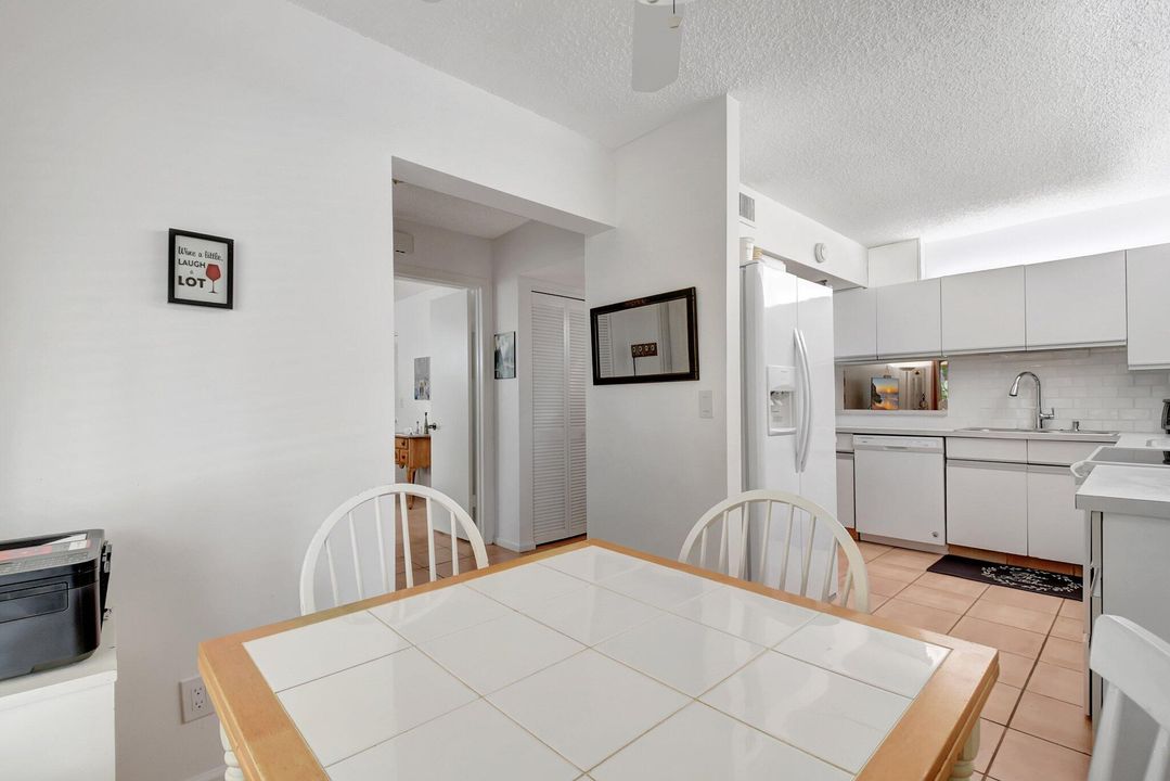 For Sale: $175,000 (2 beds, 2 baths, 1252 Square Feet)