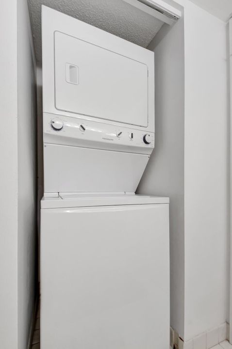 For Sale: $175,000 (2 beds, 2 baths, 1252 Square Feet)