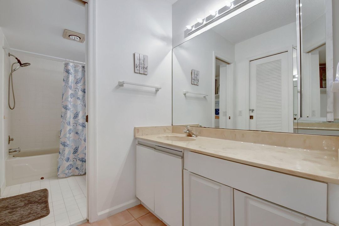 For Sale: $175,000 (2 beds, 2 baths, 1252 Square Feet)