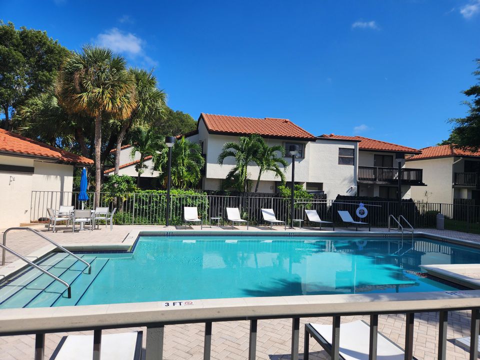 Recently Rented: $3,300 (2 beds, 2 baths, 1452 Square Feet)