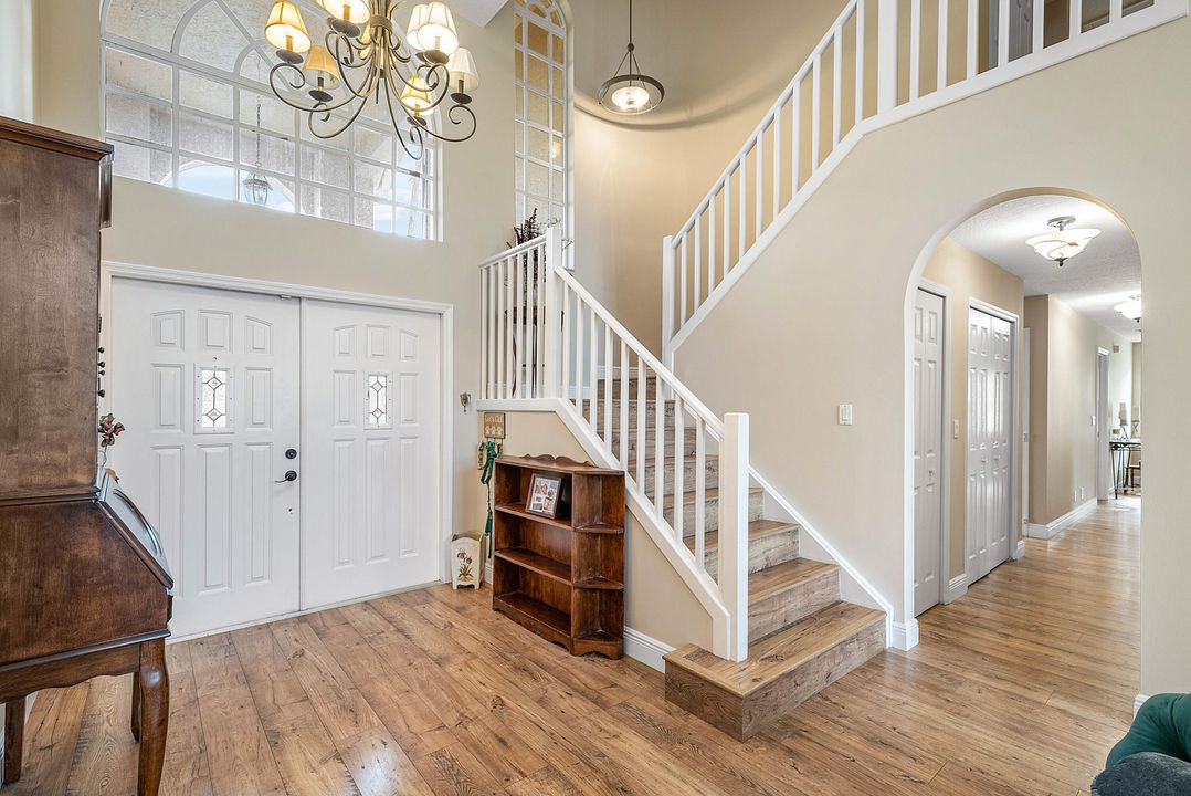 合同活跃: $939,900 (4 贝兹, 3 浴室, 2709 平方英尺)