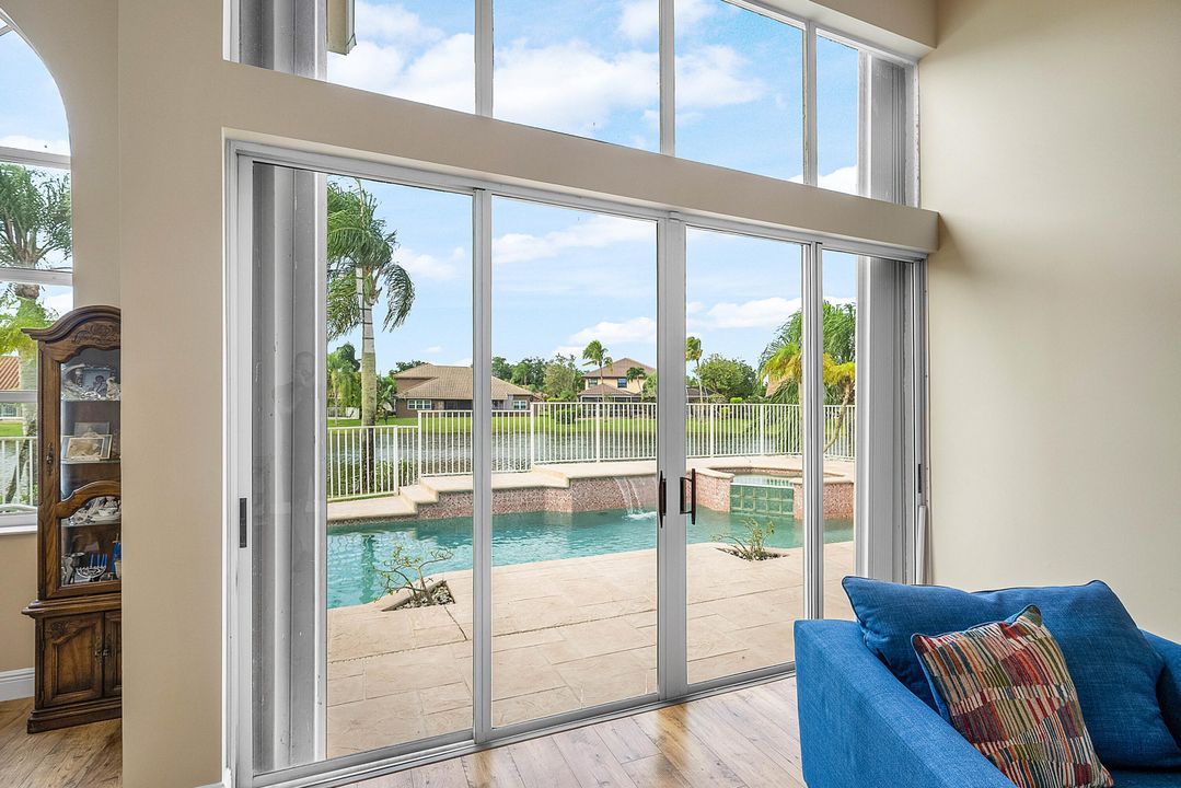 合同活跃: $939,900 (4 贝兹, 3 浴室, 2709 平方英尺)