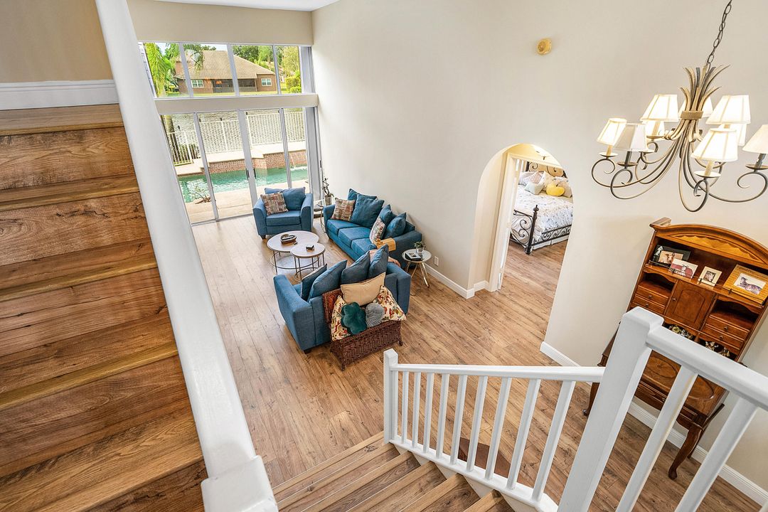 合同活跃: $939,900 (4 贝兹, 3 浴室, 2709 平方英尺)