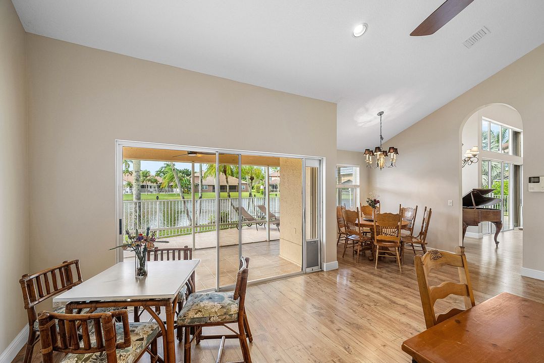 合同活跃: $939,900 (4 贝兹, 3 浴室, 2709 平方英尺)