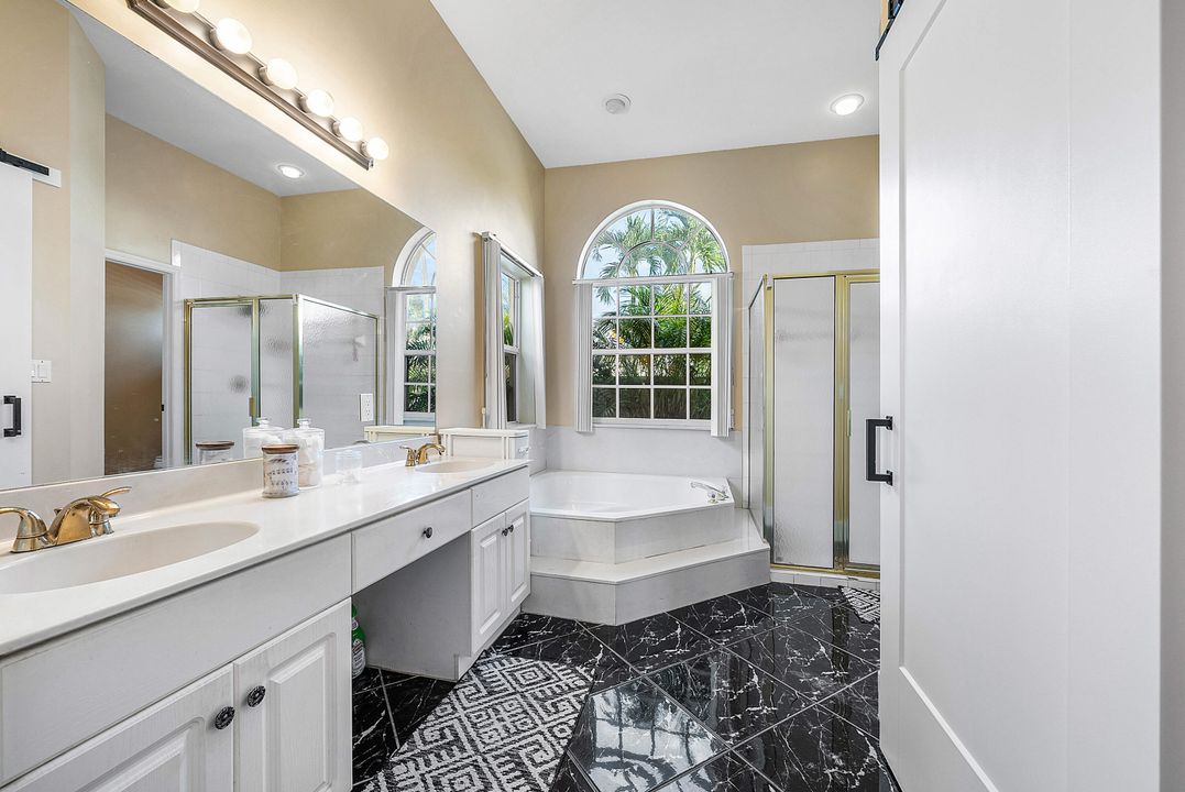 合同活跃: $939,900 (4 贝兹, 3 浴室, 2709 平方英尺)