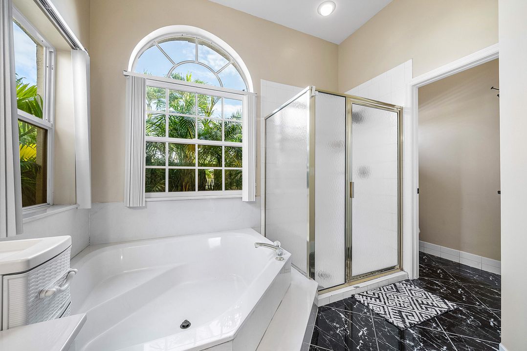 合同活跃: $939,900 (4 贝兹, 3 浴室, 2709 平方英尺)