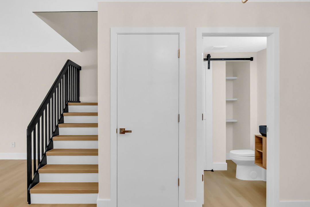 For Sale: $349,999 (2 beds, 2 baths, 1374 Square Feet)