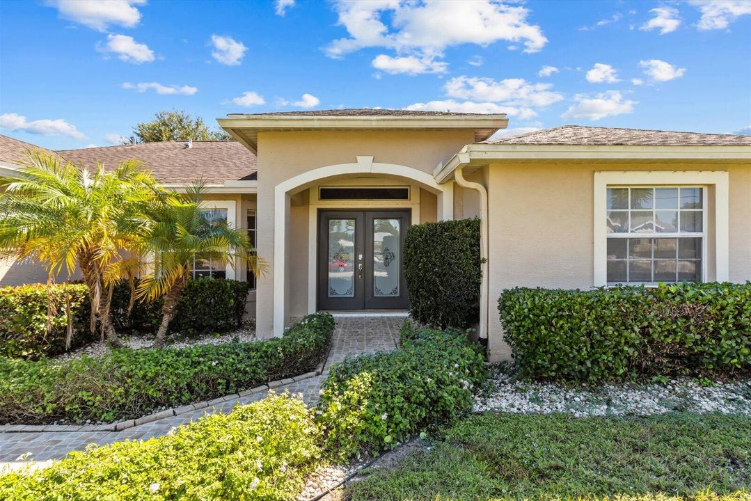 Activo con contrato: $395,000 (3 camas, 2 baños, 1701 Pies cuadrados)