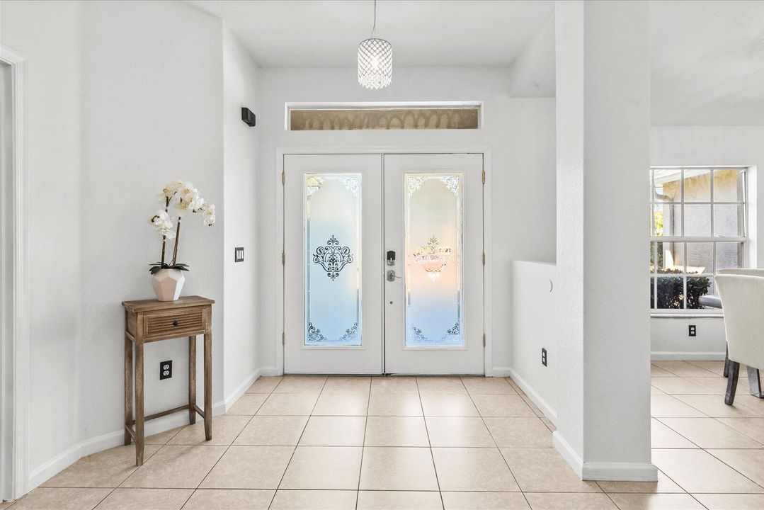 Activo con contrato: $395,000 (3 camas, 2 baños, 1701 Pies cuadrados)