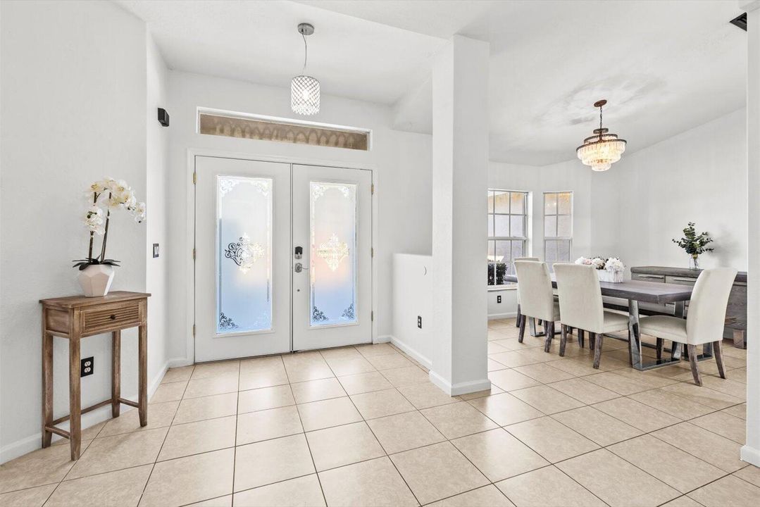 Activo con contrato: $395,000 (3 camas, 2 baños, 1701 Pies cuadrados)