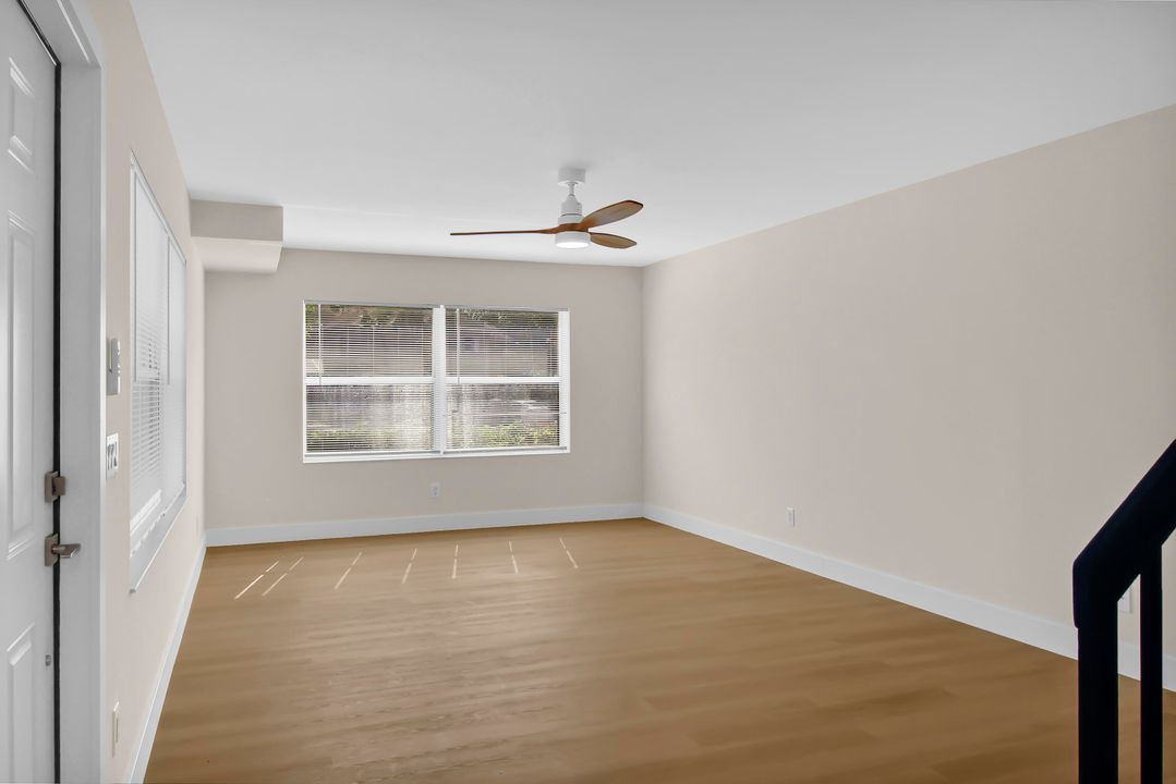 For Sale: $349,999 (2 beds, 2 baths, 1374 Square Feet)