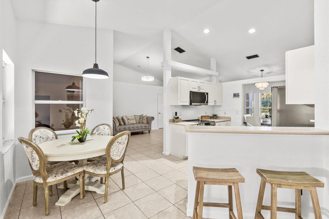 Activo con contrato: $395,000 (3 camas, 2 baños, 1701 Pies cuadrados)