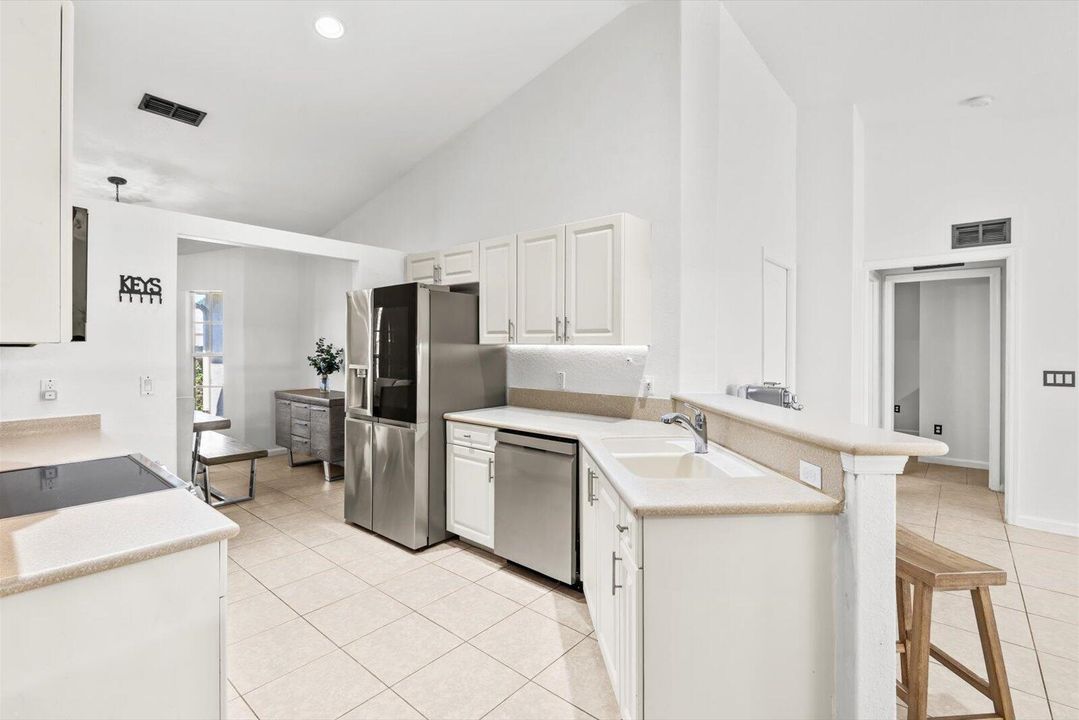 Activo con contrato: $395,000 (3 camas, 2 baños, 1701 Pies cuadrados)