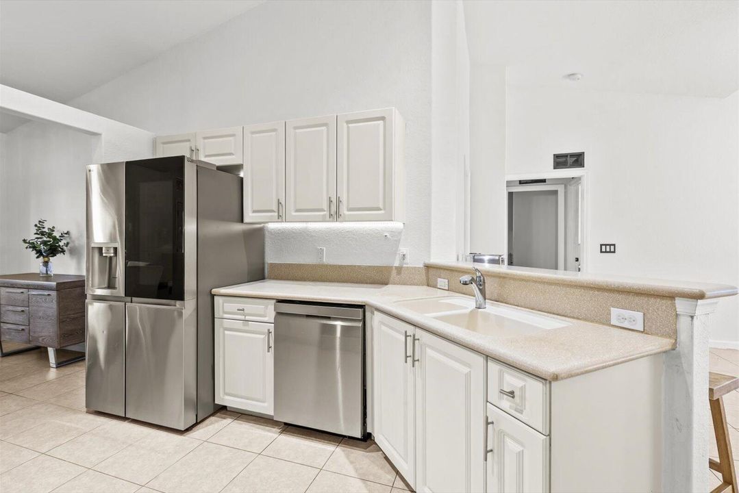 Activo con contrato: $395,000 (3 camas, 2 baños, 1701 Pies cuadrados)