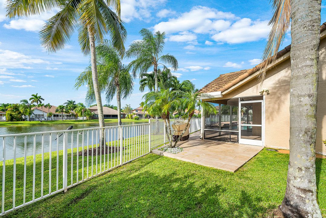 合同活跃: $939,900 (4 贝兹, 3 浴室, 2709 平方英尺)