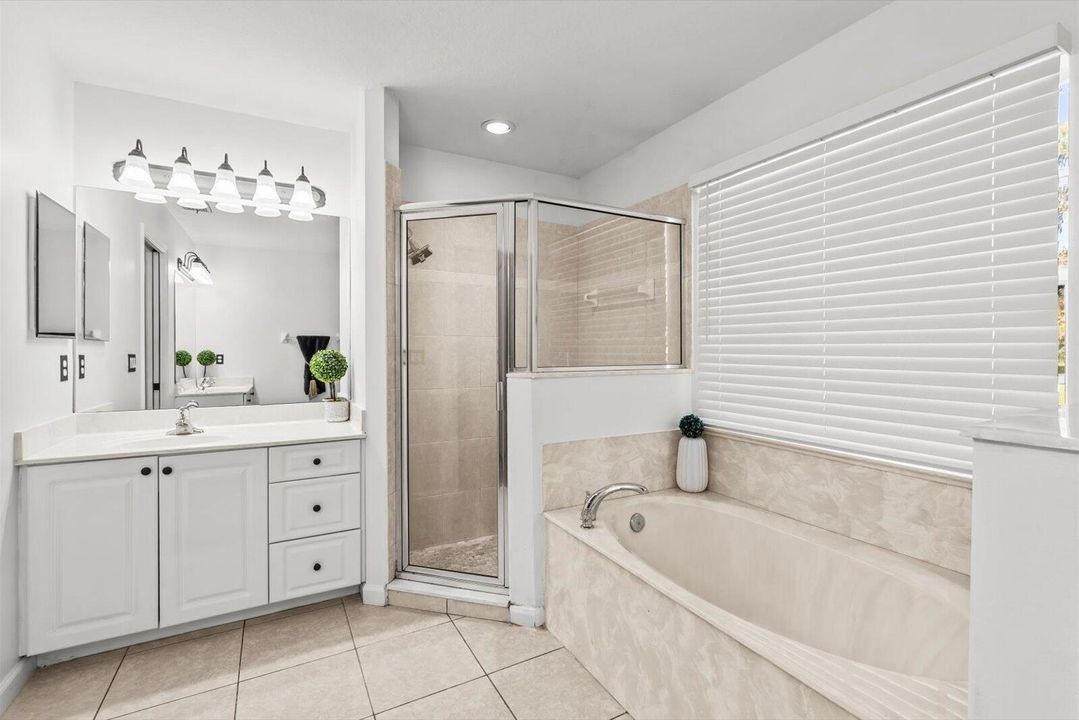 Activo con contrato: $395,000 (3 camas, 2 baños, 1701 Pies cuadrados)