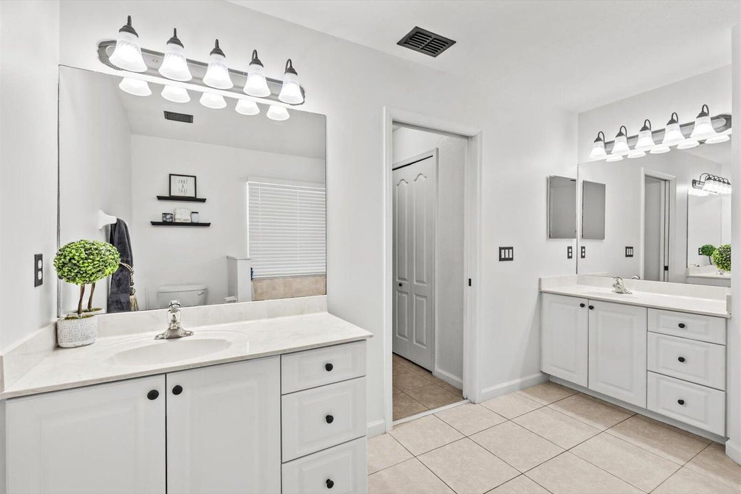 Activo con contrato: $395,000 (3 camas, 2 baños, 1701 Pies cuadrados)