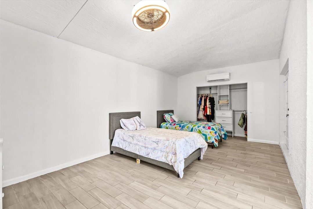 Activo con contrato: $395,000 (3 camas, 2 baños, 1701 Pies cuadrados)