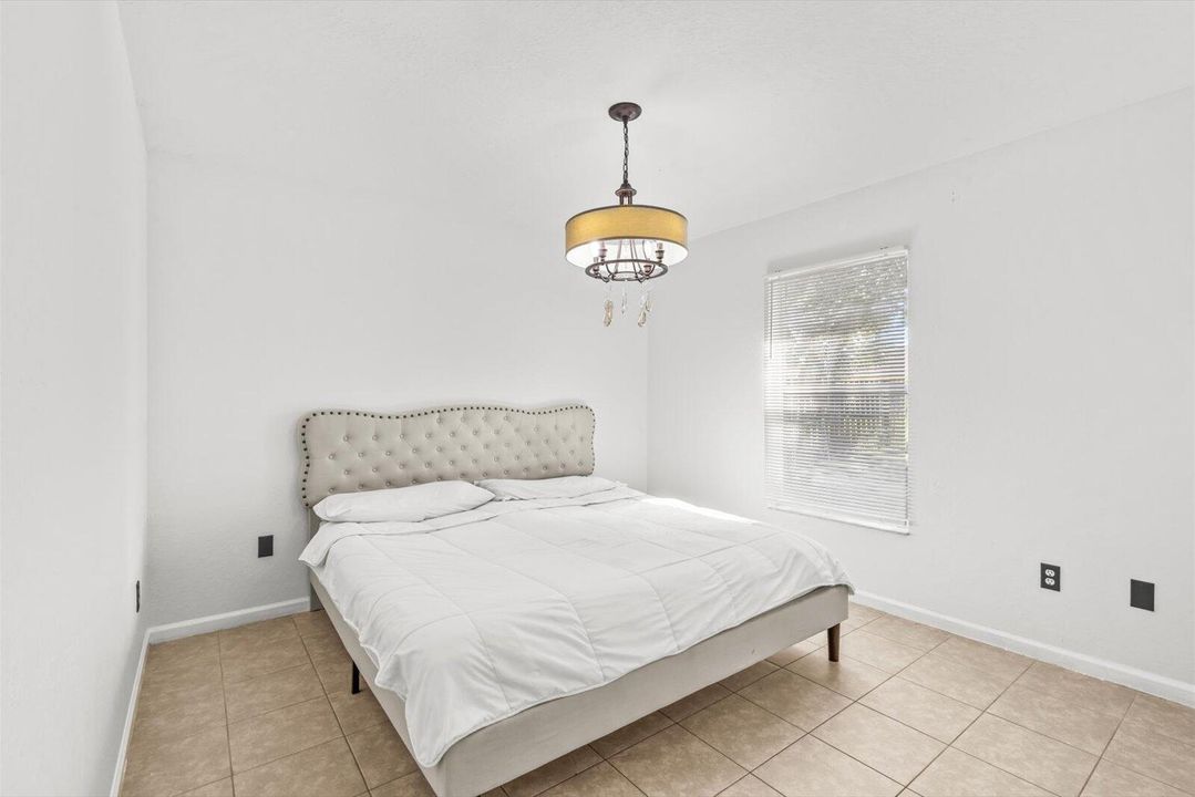 Activo con contrato: $395,000 (3 camas, 2 baños, 1701 Pies cuadrados)