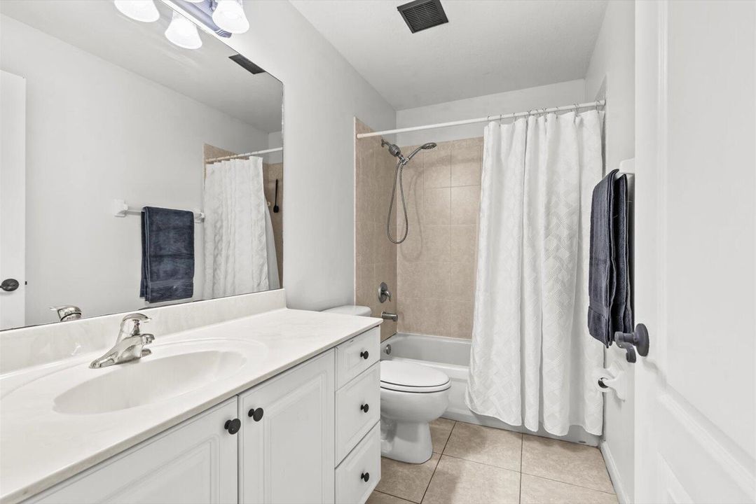 Activo con contrato: $395,000 (3 camas, 2 baños, 1701 Pies cuadrados)