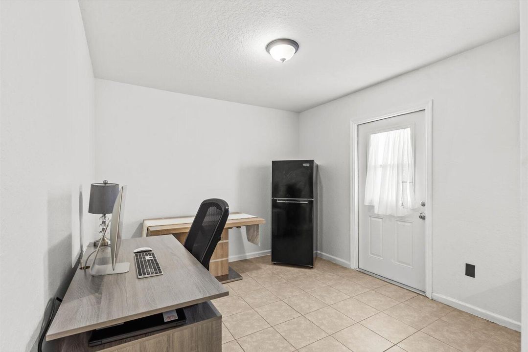 Activo con contrato: $395,000 (3 camas, 2 baños, 1701 Pies cuadrados)