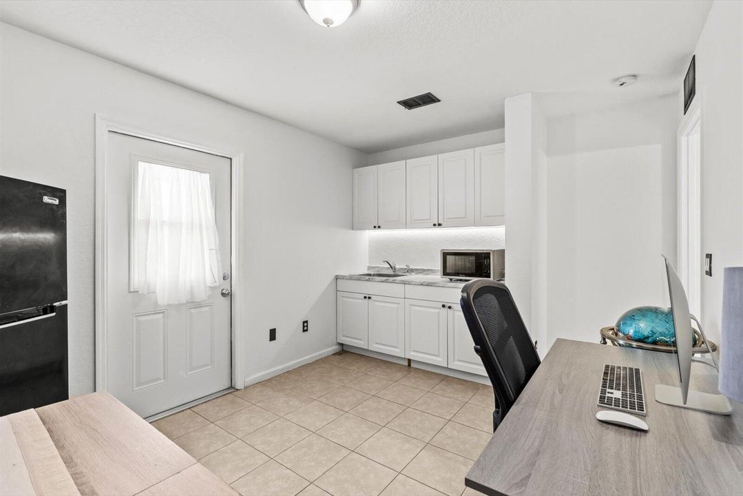 Activo con contrato: $395,000 (3 camas, 2 baños, 1701 Pies cuadrados)