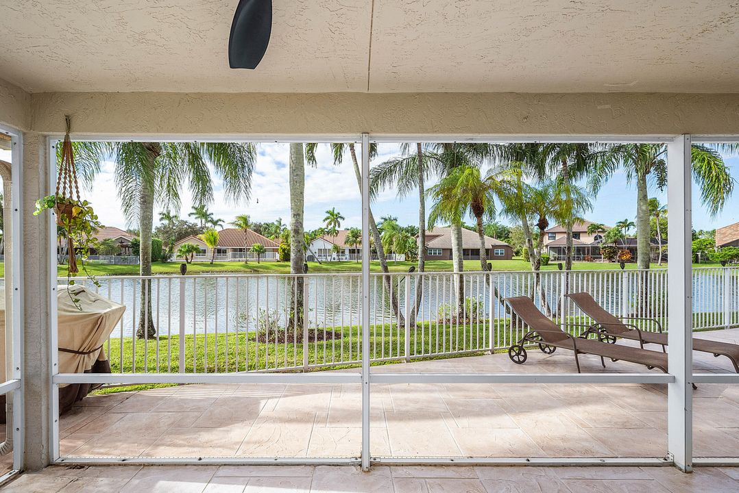 合同活跃: $939,900 (4 贝兹, 3 浴室, 2709 平方英尺)