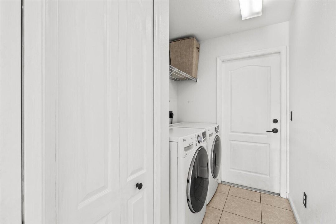 Activo con contrato: $395,000 (3 camas, 2 baños, 1701 Pies cuadrados)