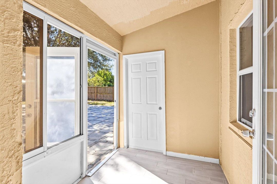 Activo con contrato: $395,000 (3 camas, 2 baños, 1701 Pies cuadrados)