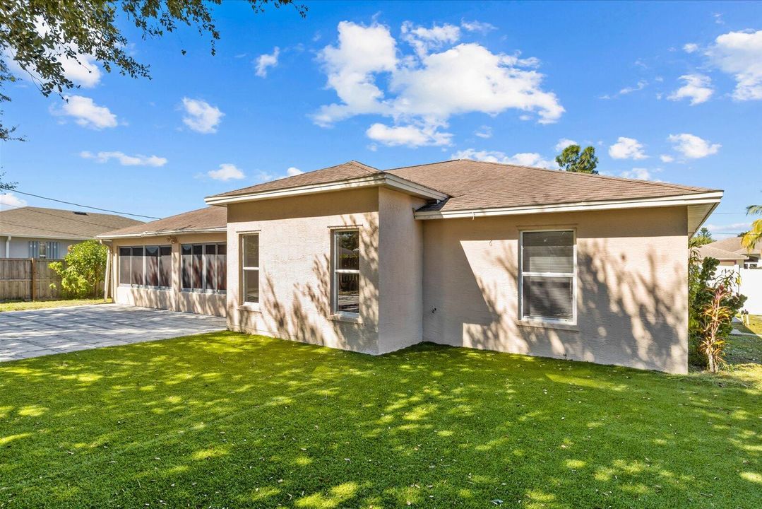 Activo con contrato: $395,000 (3 camas, 2 baños, 1701 Pies cuadrados)