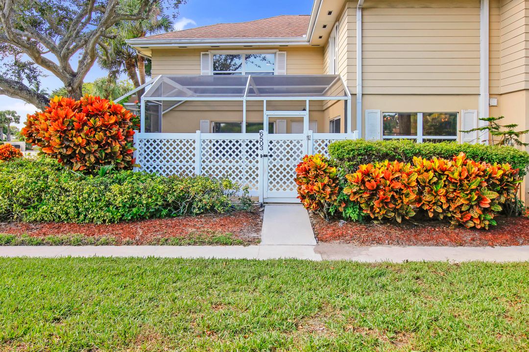 For Sale: $349,999 (2 beds, 2 baths, 1374 Square Feet)