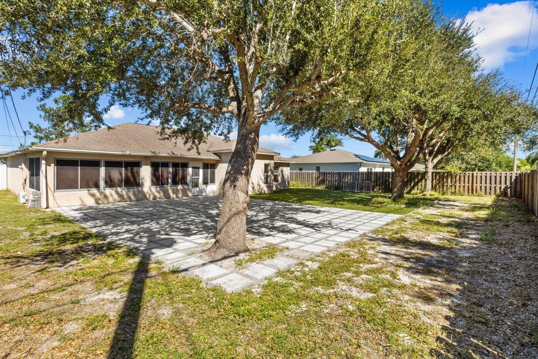 Activo con contrato: $395,000 (3 camas, 2 baños, 1701 Pies cuadrados)