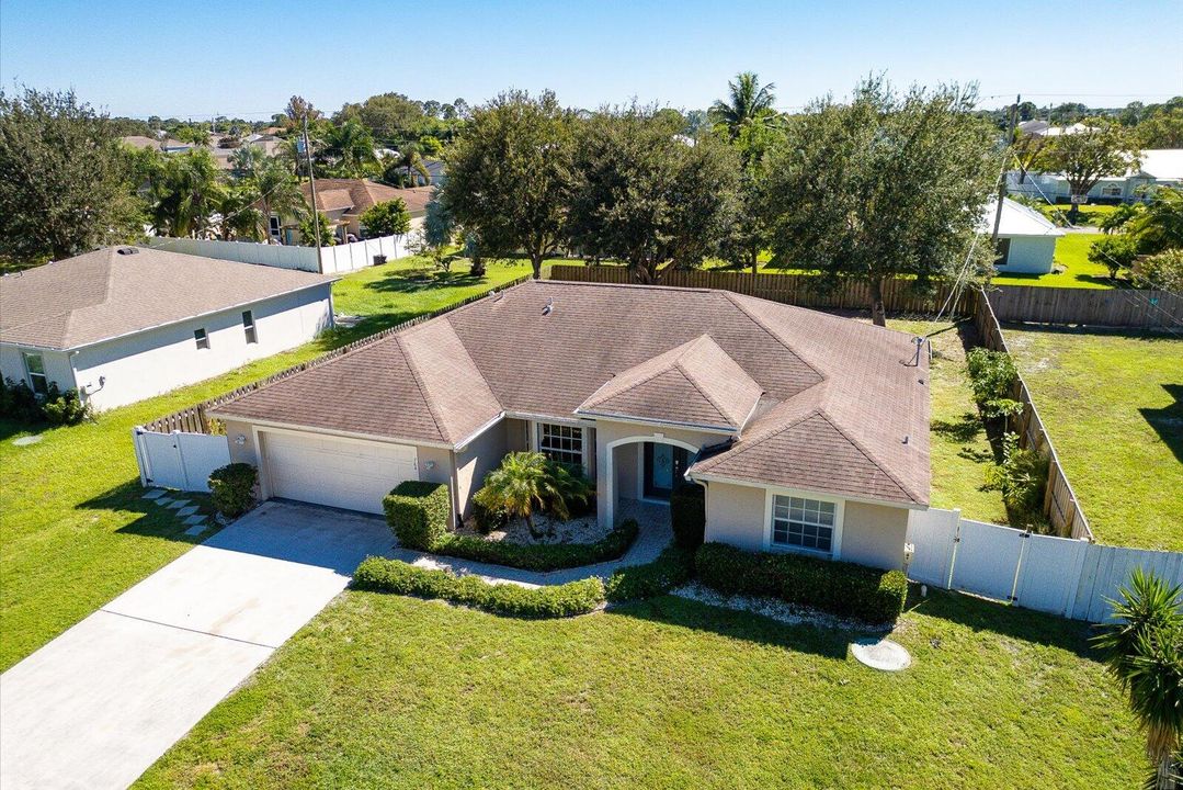 Activo con contrato: $395,000 (3 camas, 2 baños, 1701 Pies cuadrados)