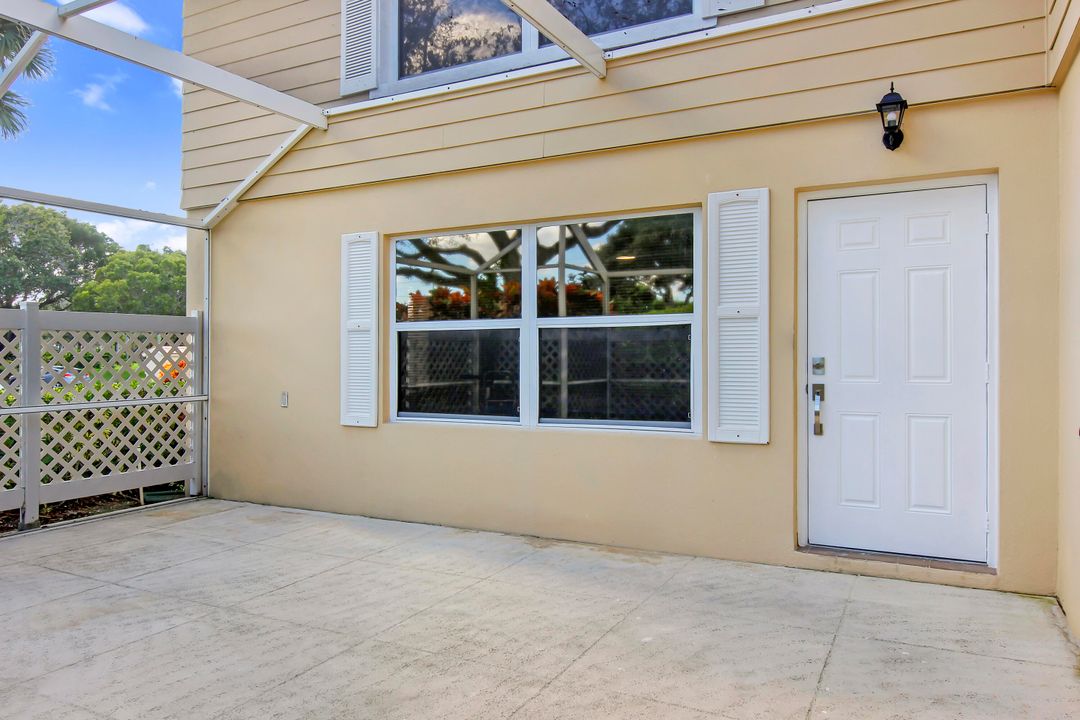 For Sale: $349,999 (2 beds, 2 baths, 1374 Square Feet)