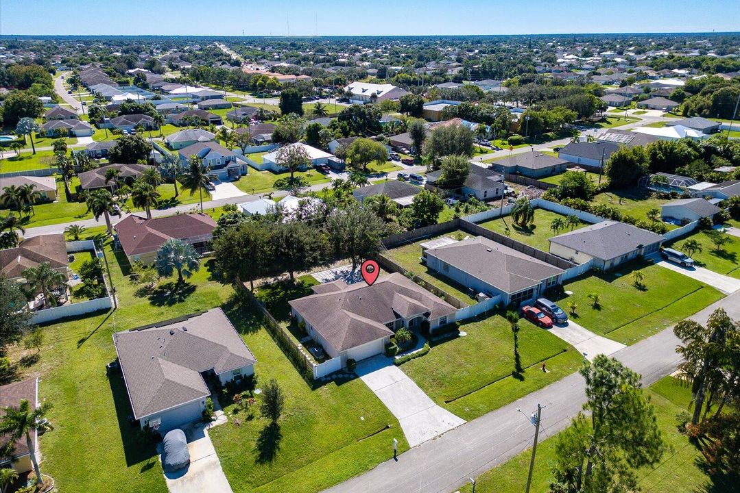 Activo con contrato: $395,000 (3 camas, 2 baños, 1701 Pies cuadrados)