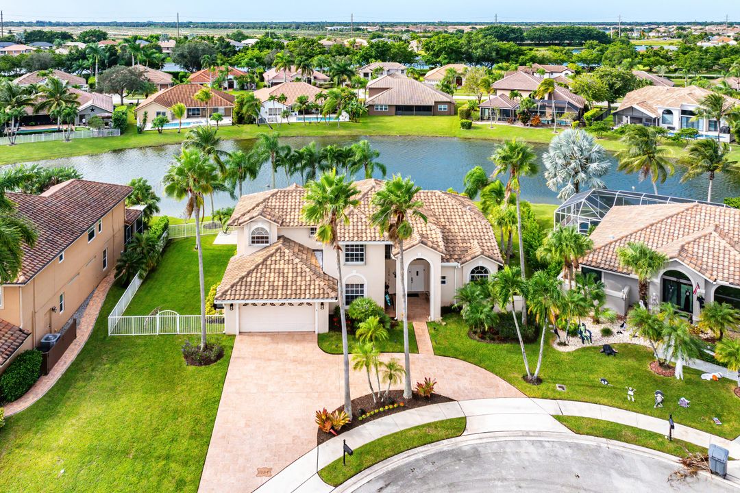 合同活跃: $939,900 (4 贝兹, 3 浴室, 2709 平方英尺)