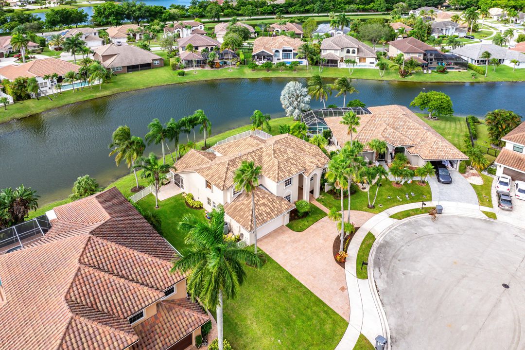 合同活跃: $939,900 (4 贝兹, 3 浴室, 2709 平方英尺)