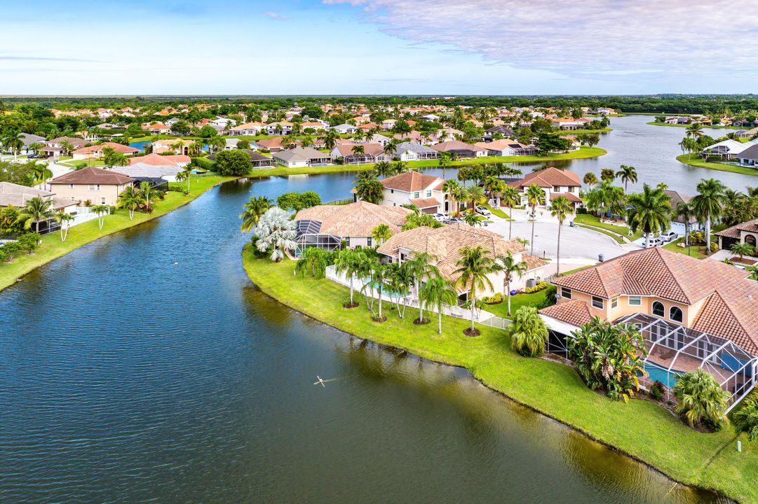 合同活跃: $939,900 (4 贝兹, 3 浴室, 2709 平方英尺)