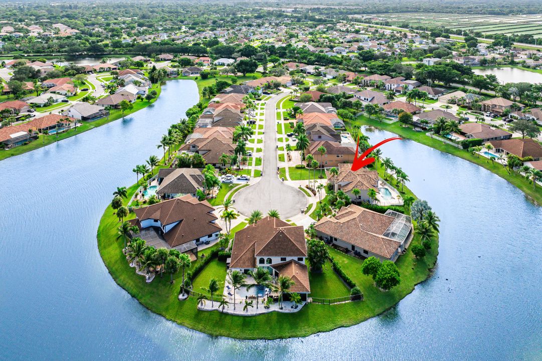 合同活跃: $939,900 (4 贝兹, 3 浴室, 2709 平方英尺)