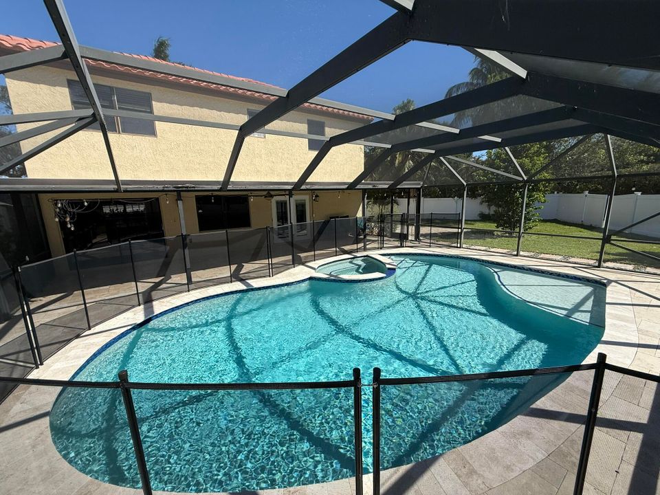 Activo con contrato: $699,000 (4 camas, 2 baños, 2246 Pies cuadrados)