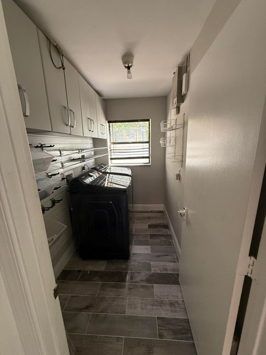 Activo con contrato: $699,000 (4 camas, 2 baños, 2246 Pies cuadrados)