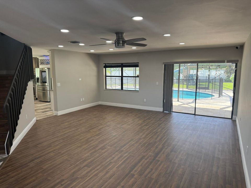 Activo con contrato: $699,000 (4 camas, 2 baños, 2246 Pies cuadrados)