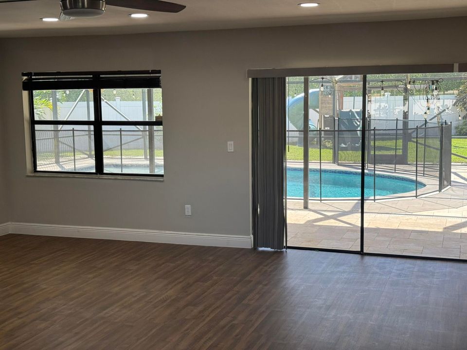 Activo con contrato: $699,000 (4 camas, 2 baños, 2246 Pies cuadrados)