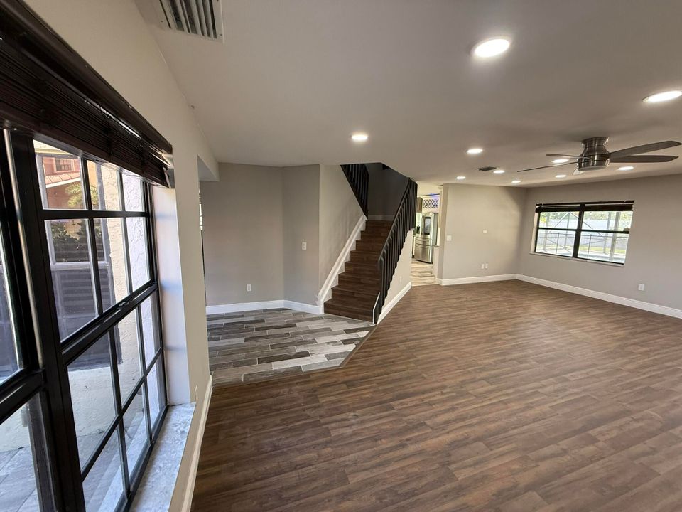 Activo con contrato: $699,000 (4 camas, 2 baños, 2246 Pies cuadrados)