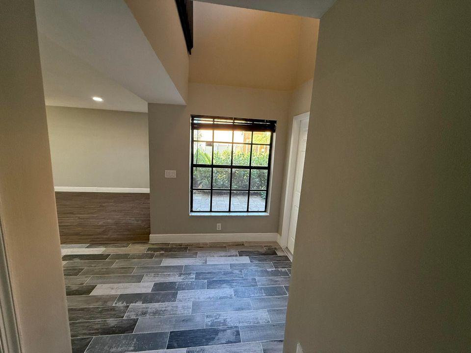 Activo con contrato: $699,000 (4 camas, 2 baños, 2246 Pies cuadrados)