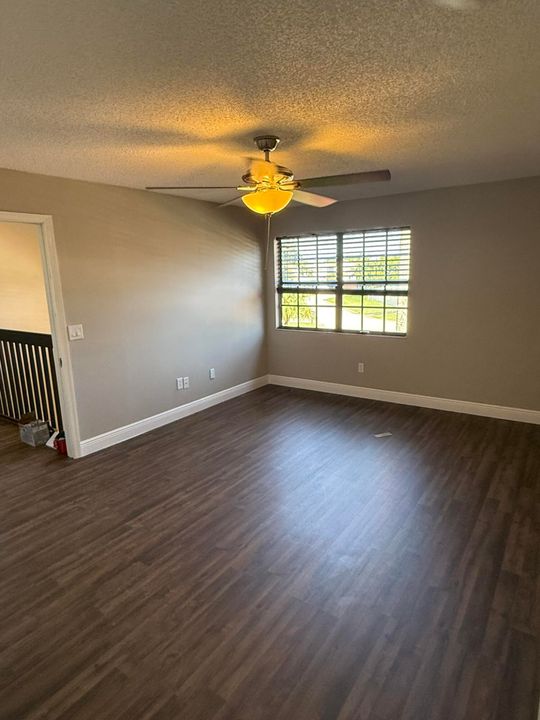 Activo con contrato: $699,000 (4 camas, 2 baños, 2246 Pies cuadrados)