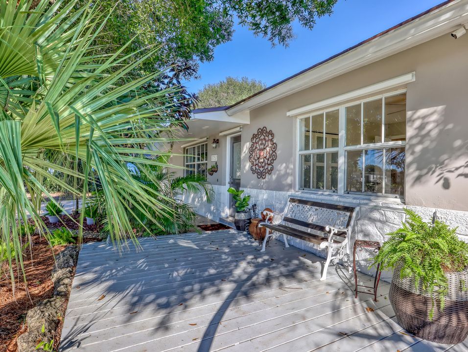 Под контрактом: $499,000 (3 спален, 2 ванн, 1672 Квадратных фут)