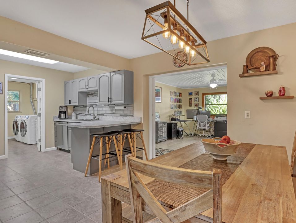 Под контрактом: $499,000 (3 спален, 2 ванн, 1672 Квадратных фут)